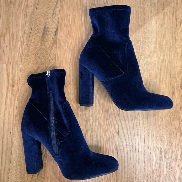 Steve Madden Edit Blue Velvet Booties Size 6 - Picture 3 of 16